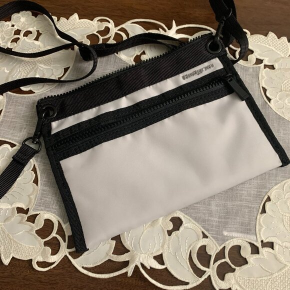 New Hedgren Crossbody/Waist Nylon Pouch - Picture 1 of 5